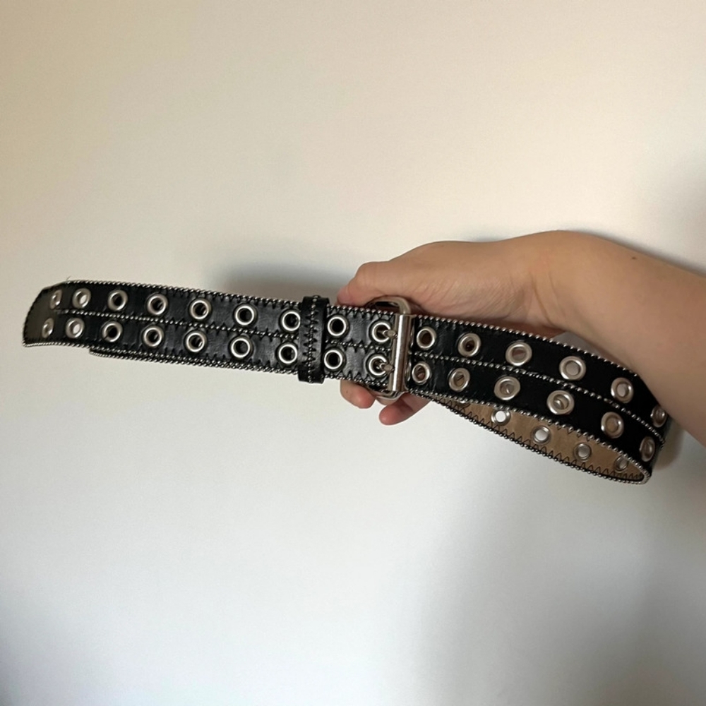 Grommet belt